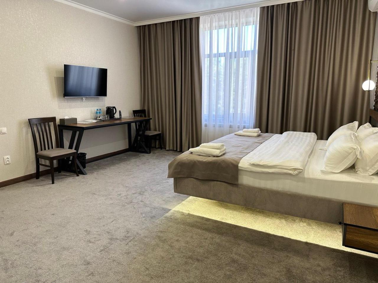 Grand Way Hotel Тараз Экстерьер фото