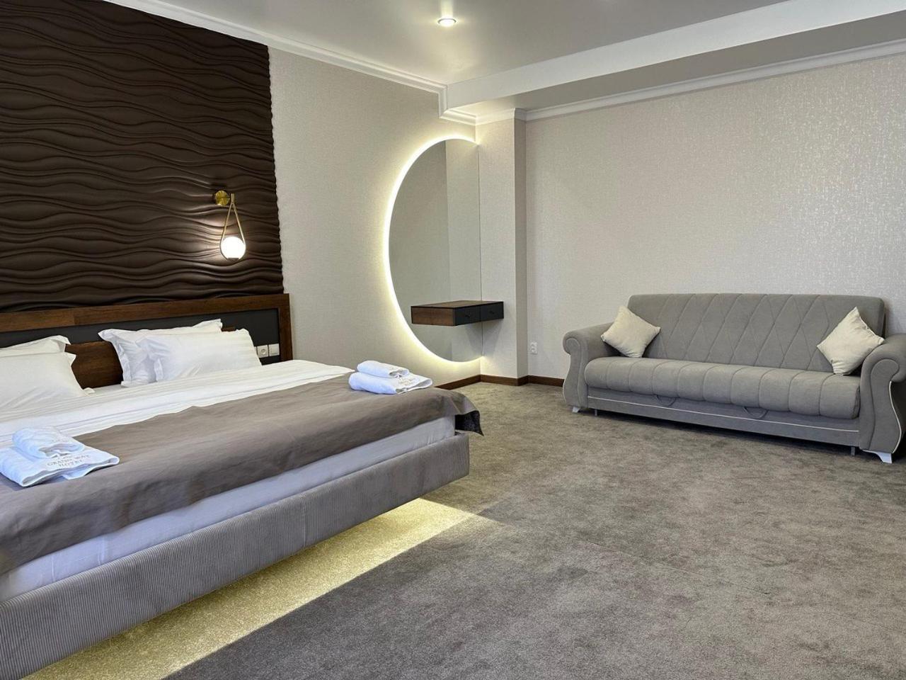 Grand Way Hotel Тараз Экстерьер фото