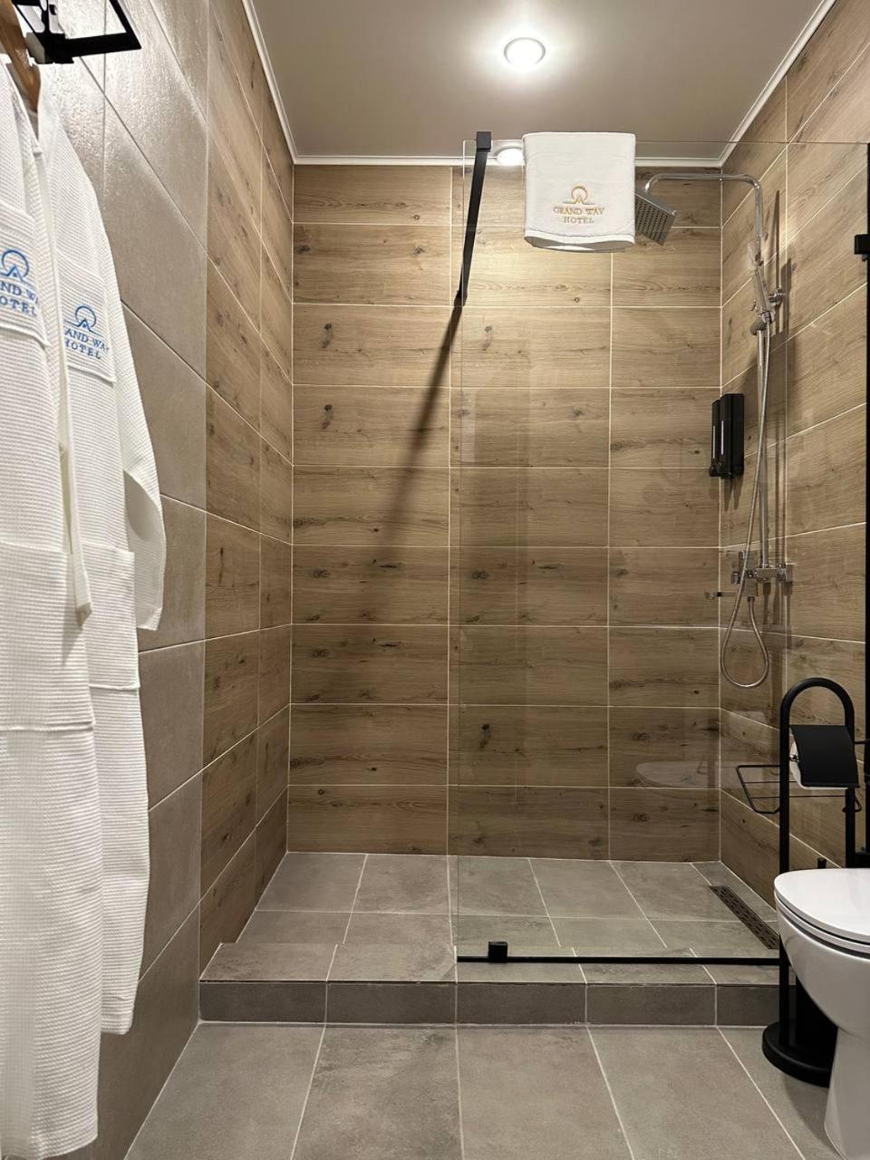 Grand Way Hotel Тараз Экстерьер фото
