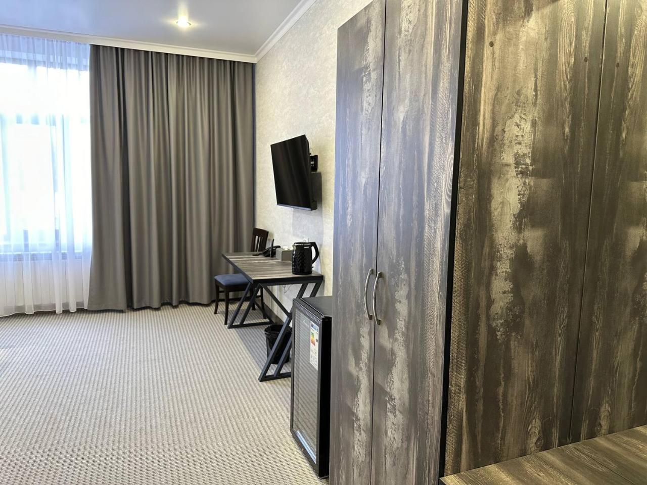 Grand Way Hotel Тараз Экстерьер фото